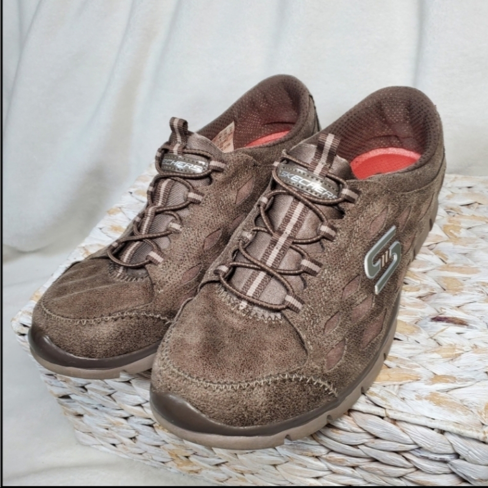 Skechers Fisherman Size 8 Walk Casual Slip On Sneakers Taupe Low Top Bungee